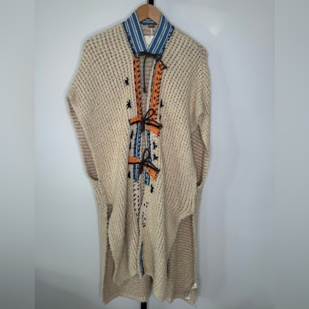 Free People Lonestar Poncho - Boho-Chic Comfort and Style - Picture 1 of 7
